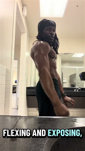 Intense flexing practice … #posetutorial #digdeeper #flexing any tips or pointers welcome!