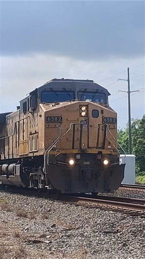 K3LA/GE/AC44/Duo! UP #6582 leads a slow/long EB UP M-BLLI02 out of Lake Charles, Louisiana!!!