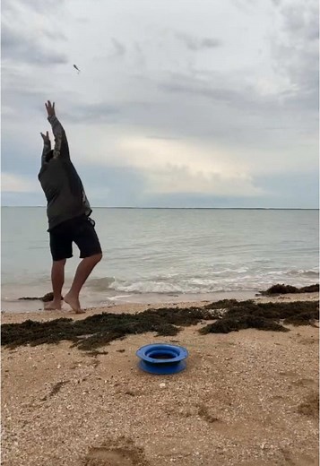 How to Properly Cast a Handline for Fishing