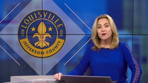 4,700-pound spruce makes two-hour trip to downtown Louisville for the holidays