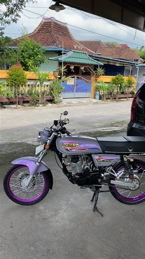 BISMILLLAH JUAL GL100 BASIC MEGAPRO SS LENGKAP PAJAK HIDUP AE MAGETAN KELISTRIKAN NYALA SEMUA DOBEL JRENG SPEK MESIN STD HALUS KERING SKOK DEPAN NINJA BARU SKOK BELAKANG COPY KTC BARU ARM KAZE BARU HOLDER SET BARU PENGERIMAN BARU CAT BARU SEMUA TINGGAL PAKAI SAJA LAMPU DEPAN CD SET BILED HARGA CUKUP 17.500.000 NEGO LOKASI MADIUN TIMUR PASAR JOYO WA ADA DIBIO PROFIL ☎️☎️☎️☎️ YANG MAU KIRIM KIRIM SELULUR INDONESIA BISA JAMIN AMANAH SAMPE DEPAN RUMAH 🚚🚉 YANG MAU PESAN UNIT JUGA BISA ☎️☎️☎️☎️ #pen