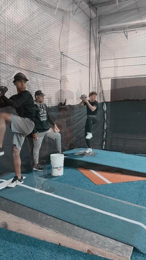 The Clubhouse Baseball & Softball Training Facility in Spring Hill, FL is 11,000 sq ft of indoor training space with multiple cages, bullpens, gym & @rapsodobaseball @hittraxofficial @blast_bsbl. The Clubhouse is home of @showcasebaseballacademy Clubhouse Baseball Teams, Guardians Gold 18u Fastpitch Guardians Gold 14U-Ohana & The @sba_clubhouse_academy_ We offer professional hitting, pitching catching & strength training for all ages, a full pro-shop & much more. Check out our website in bio for