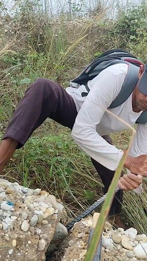 214K views · 1.2K reactions | Digging for gemstones at a gold mine site. #Goldminelocation #Goldmine #TreasureHunting #digging #Diggingforgemstones #Treasure #gemstone #agate #jade #agate #Petrifiedwood #Fossilwood #bedrockcrack #Crystalstone #Chalcedony #quartz #blackdiamond #blackjade #stoneage | Jonnaidi Jhon Diamond | Facebook