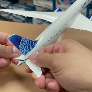 SKR1050 SKYMARKS UNITED 787-10 1/200 2019 NEW LIVERY By SkyMarks Models.