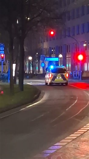 Polizei Dortmund an der Feuerwehr&Rettungswache 1 vorbei #einsatzfahrten #polizei