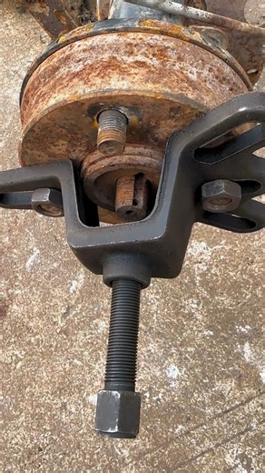Three-wheeled vehicle brake drum puller | Hardware tools