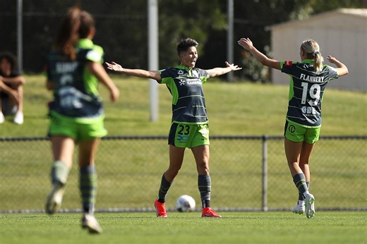Scoring THIS to overtake Sam Kerr’s as the Liberty A-League’s all-time top scorer 🤯 Michelle Heyman sealed a piece of history with an absolute 𝐛𝐚𝐧𝐠𝐞𝐫 💣 Two years on, we could see her claim another record today - as she looks to become the first player to score 100 goals in the competition 💯 Catch her in action as Canberra United take on Newcastle from 5:00pm AEDT on 10 Play 📺 | A-Leagues