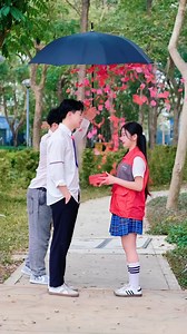 75K views · 5.3K reactions | Surprise gift #messyclassroom #schoolcrush #schooldrama | Linh Chi | Facebook