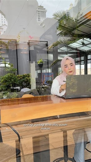 Raelyne on Instagram: "PRO EM 1 + Folic Acid mengandung asam folat aktif yang lebih cepat diserap tubuh, dikombinasikan dengan 7 probiotik baik untuk bantu maksimalkan penyerapan, jaga imun, dan kesehatan pencernaan ibu hamil. BPOM & Halal, rasa anggur—enak dan nggak enek @proem1forwomen @proem1indonesia 💜 #ProEM1 #FolicAcid #IbuHamilSehat #NutrisiKehamilan #probiotik"