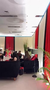 Selain send off setelah konser, VIP ARMY BOX juga dapat privilage lounge selama Konser HOTS berlangsung🥰 Ini sih ARMY lagi berasa kondangan 😂 . © abcderinna _lalaKookie🐰 | ARMY BTS - Indonesia