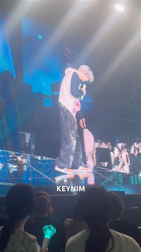 250927 Shawols whining so we could get Key to wear cute hat again