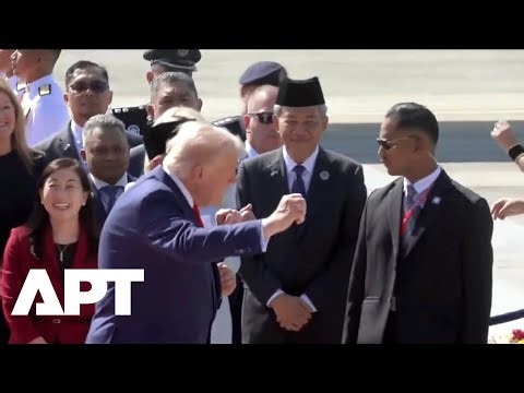 IN FULL | Trump Dances with Malaysian Children at Kuala Lumpur Airport | ASEAN Summit 2025 | APT