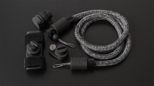 手に巻いても首にかけてもOK！ ロープ状のカメラ用ストラップが使い勝手良き