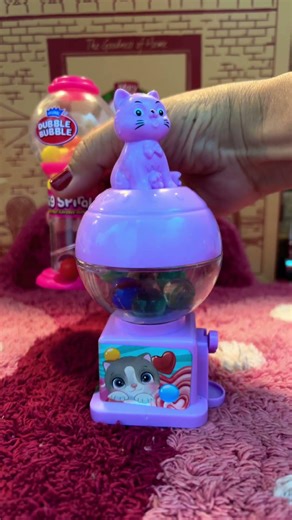 Very satisfying spiral candy machine