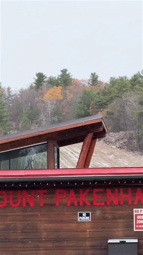 This snow has us extra excited for our Community Ski Swap next weekend! ✨🎿 Anyone planning to sell equipment please bring it to our Lodge this week Monday-Wednesday 9-4pm and Thursday-Friday 8-7:30pm. @kunstadtsports @ovap.ottawa @cads_ncd_mount_pakenham | Mount Pakenham