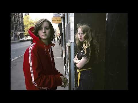 60 Striking Photographs Captured Everyday Life in Glasgow in 1980