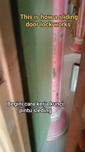 Begini ternyata 😳You must know how this sliding door lock works 😳 #reels #fbpro #tutorial #idekreatif #slidingdoorlock #fypreels #fypviral #fypjangkauan #homedecor #realestate #homeforsale #propertylisting #luxury #longlasting #usa SEMUA ORANG vlog random | Singkal'z Marzella