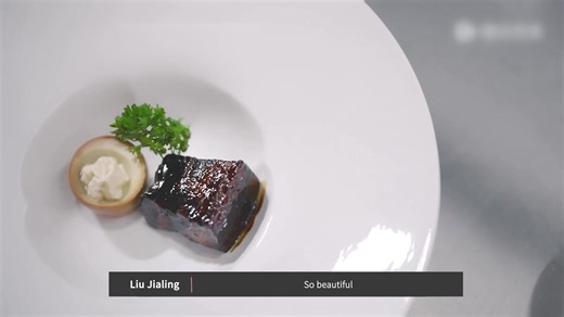 On the stage of Chef of China, China’s chefs are sparking fresh inspiration — from inventive fusion to timeless homestyle flavors.✨ In the latest competition, Chef Shuai Xiaojian re-introduced a Chinese icon: Grandma’s Braised Pork Belly. Crafted with Haday Braised Dark Soy Sauce (for braising) for savory depth and a touch of Haday Apple Cider Vinegar for balance, this tender and glossy dish delivers deep comfort while capturing the judges’ praise for its rich layers of flavor.🤤 Bring this chef