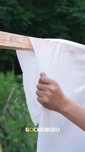 19K views · 567 reactions | The perfect dyeing technique for summer — Ice Dyeing! ❄️ Ancient artisans extracted dyes from plants and used ice to create stunning patterns. Each piece is one-of-a-kind, like time frozen on fabric. Experience the magic and romance of this age-old craft! #IceDyeing #TraditionalCrafts #PlantBasedArt #TextileArt #SummerVibes #CulturalHeritage #NaturalDye #SlowFashion | Go Chengdu | Facebook