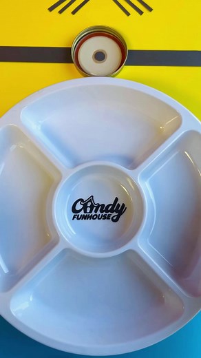 The 🍌MINIONS🍌 Platter #minions #minion #minionmovie #banana #minionsbanana #minionsmovie #gru #minionsmemes #haribo #asmr #candy #fyp #lickyourphone #cupcakedecorating #snacks #cupcakestagram #buttercream #newcandy #satisfying #oddlysatisfying #candystore #foodie #foodstagram #foodporn #instafood #foodphotography #snackcandy #instagood #viral #candyfunhouse | Candy Funhouse