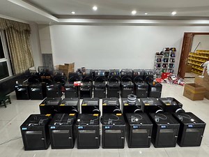 3D打印机的安装和调试，技术们一晚搞定，客户至上，服务至上。