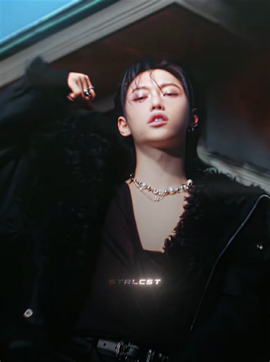 a este punto Felix ya es rubio natural, pero Felix con el cabello negro >>> #Felix #Felixedit #felixstraykids #skz #straykids Felix edit