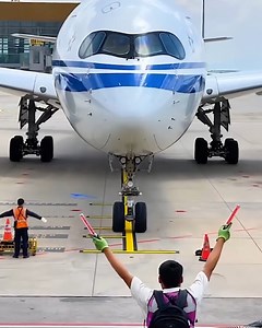 2.9M views · 26K reactions | Behind the Scenes of Pilot Training!‍✈️✈️ | MetDaan Discovery | Facebook