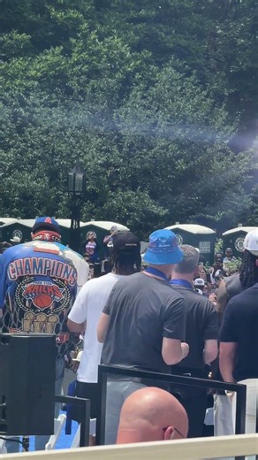 ALICIA KEYES SING AT KNICKS PARADE NYC