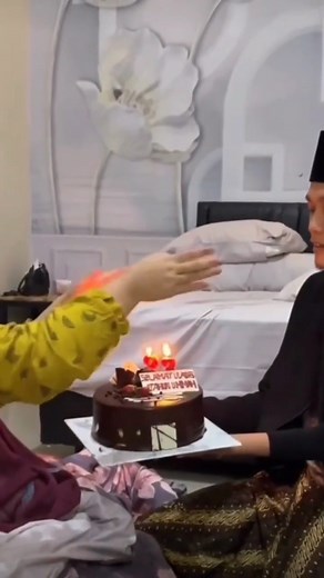 1.7M views · 10K reactions | Soswetnya Gus Iqdam Kepada Istri Beliau Ning Nila #shorts #short #sabilutaubah #sholawat #gusiqda | Khoirun Nisa | Facebook