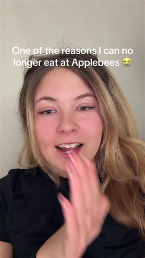 I’ve had so many bad experiences with Applebees but this one takes the cake 😂 #storytime #applebees #deadgrandma #funny #fyp