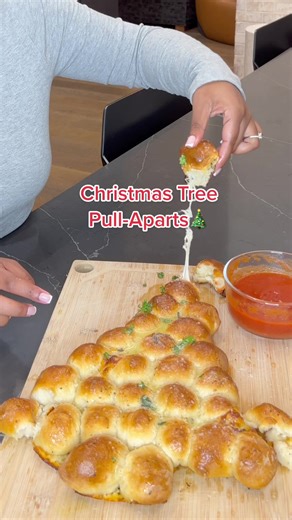 Christmas Tree Pull-Aparts: Festive Appetizer Recipe