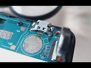 Réparer le connecteur micro USB d'un smartphone.