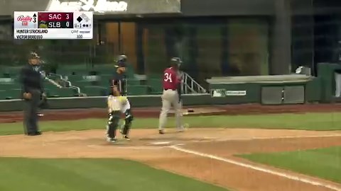 Bericoto smacks a triple to the deepest part of the yard to make it 4-0 💥