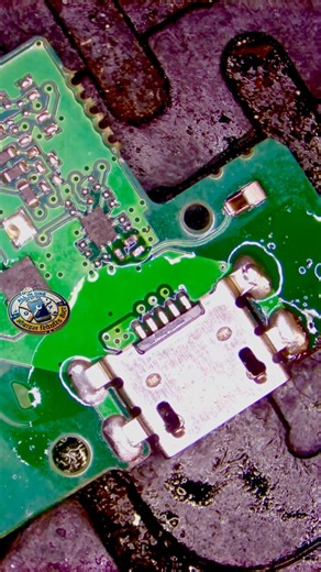 How to Replace a Micro-USB Charging Port (Step-by-Step) #shorts #MicroUSB #TechFix #MicroSoldering