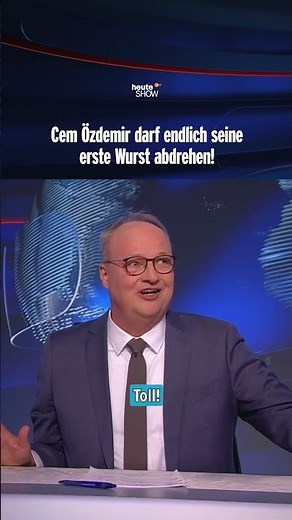 Cem Özdemir darf endlich seine erste Wurst abdrehen | heute-show #shorts