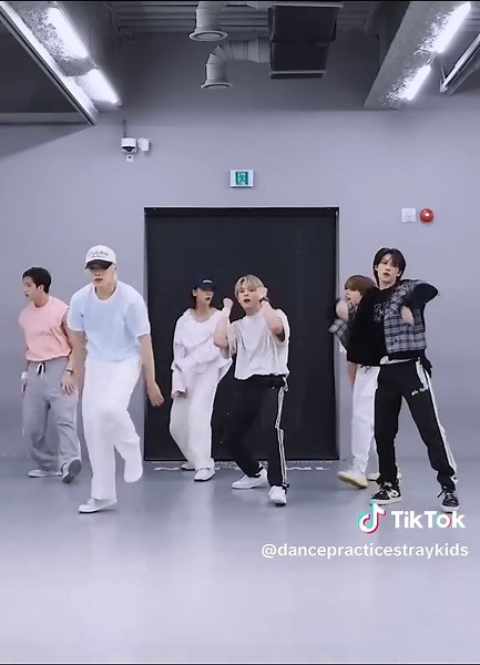 Ensayo de baile de Stray Kids: Práctica de SKZ
