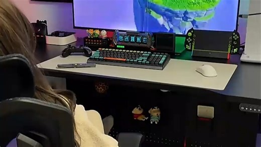 PS5隐藏功能超实用！分屏多任务、快速睡眠模式、游戏内语音聊天，提升效率不卡顿，居家办公娱乐两不误，体验感直接拉满！