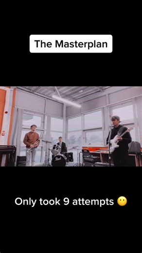 Oasis - The Masterplan Cover Performance