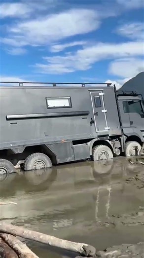 8x8 Truck Recovery – Extreme Off-Road Rescue! 🚛💪