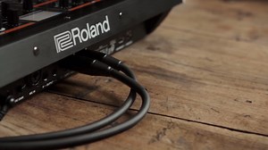 Roland Black Series Interconnect Cable, 3.5mm TRS to Dual RCA, 5-Feet