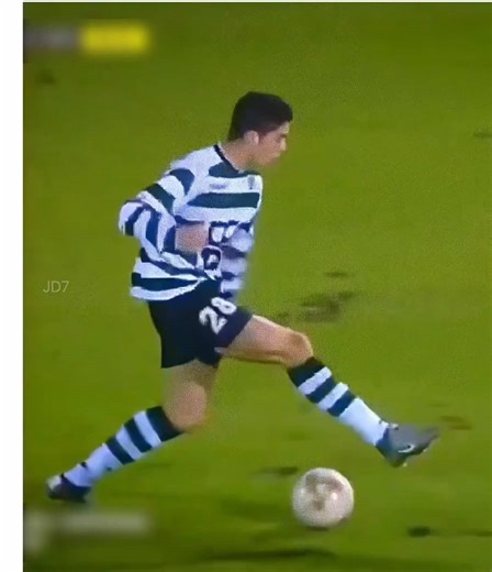|2003📸| Ronaldo’s first time against Mourinho. #ronaldo #mourinho