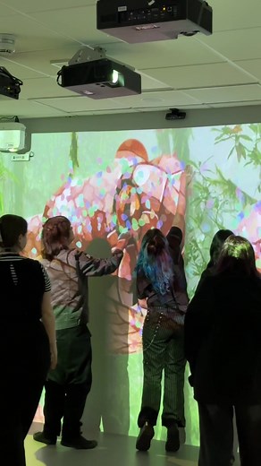 Think English lessons are boring ? Think again. Shipley College’s Immersive Classroom makes any lesson interactive and memorable, helping you engage with your learning. Want to see how you can engage with your learning? Come along to our Open Event on Tuesday 24th June to find out more. #immersive #gcseenglish #shipleycollege