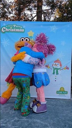A holiday meet with Zoe & Abby✨️🎄 #sesameplacephiladelphia #zoe #abbycadabby