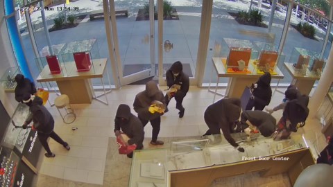 Mob of masked thieves storm California jewelry store, stealing $1 million in merchandise