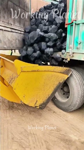 Massive TRUCK Dumps Coal In Seconds 🚛