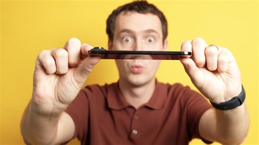 49K views · 608 reactions | iPhone Air Review - nici măcar o șansă nu i-am dat  ⚠️ Vezi și: iPhone 17 Review - mai bun decât un Pro!?  - https://www.facebook.com/reel/1495536658423760 | Cristian Florea | Facebook