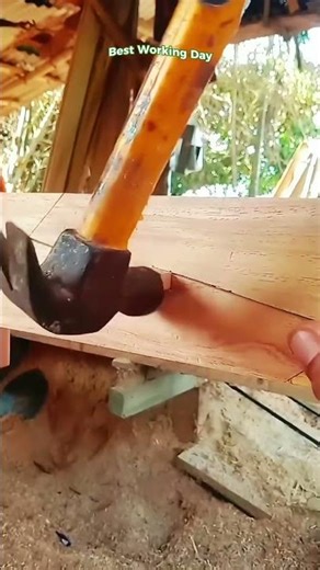 Creating a strong overlap joint between two timber beams using a timber wedge dowel