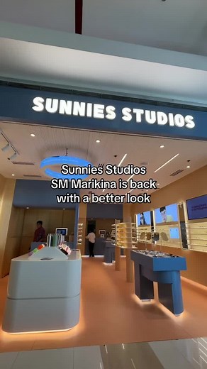 Sunnies Flask at SM City Marikina - Over 300,000 Color Combinations!