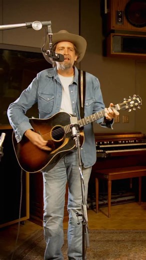 Texas singer-songwriter Hayes Carll released his 10th album, “We’re Only Human,” on August 8. Carll visited The Current to play songs from the new record while in tour earlier this year. Watch the full performance on our Youtube channel (link in bio) #TheCurrent @hayescarll #HayesCarll | The Current