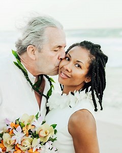 "Love Knows No Bounds: Check Out These Wrestling Couples with Jaw-Dropping Age Differences! 💑😱" | WrestleRoom